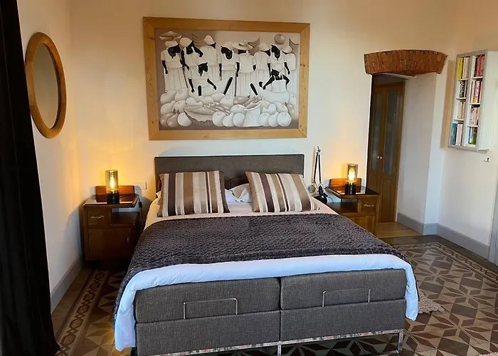 Charming Giancarla Nyaraló